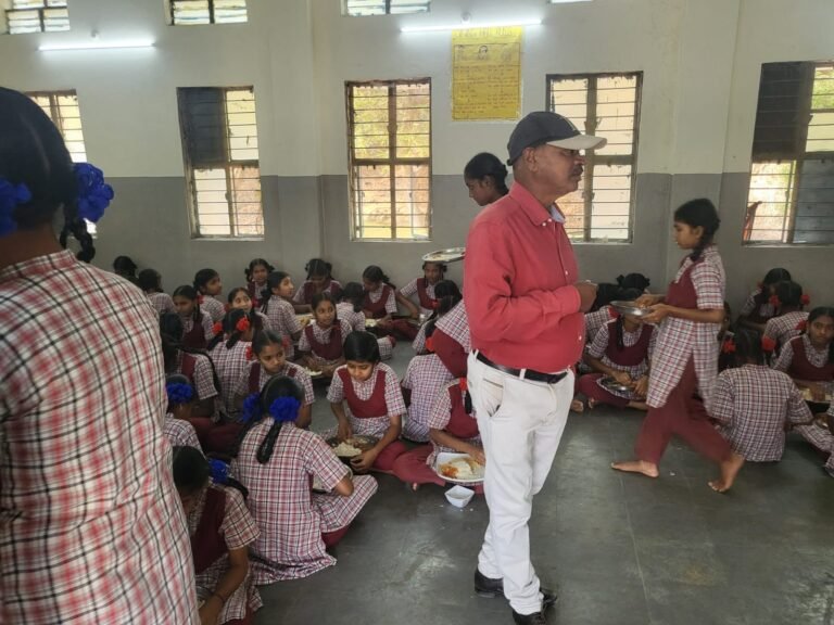 కేజీబీవీ హాస్టల్ ను ఆకస్మికంగా తనిఖీ చేసిన ఎంఈఓ