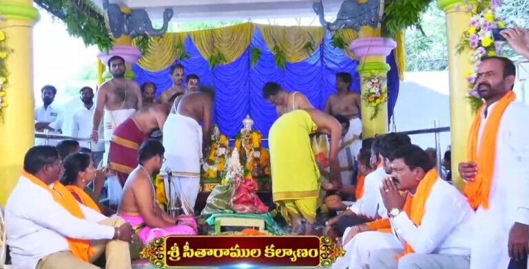 చలువ పందిళ్ళ మధ్య సీతారాముల కళ్యాణం