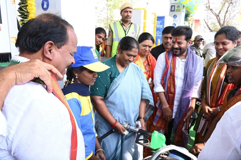 మహిళలకు మరో 40 పెట్రోల్ బంకులు!