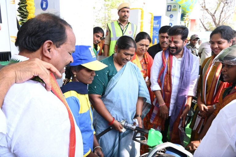 మహిళలకు మరో 40 పెట్రోల్ బంకులు!