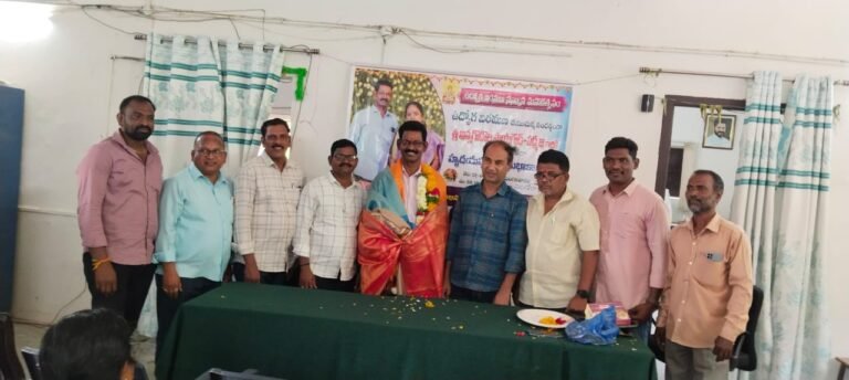 పదవి విరమణ పొందిన సీనియర్ అసిస్టెంట్ ఘన సన్మానం