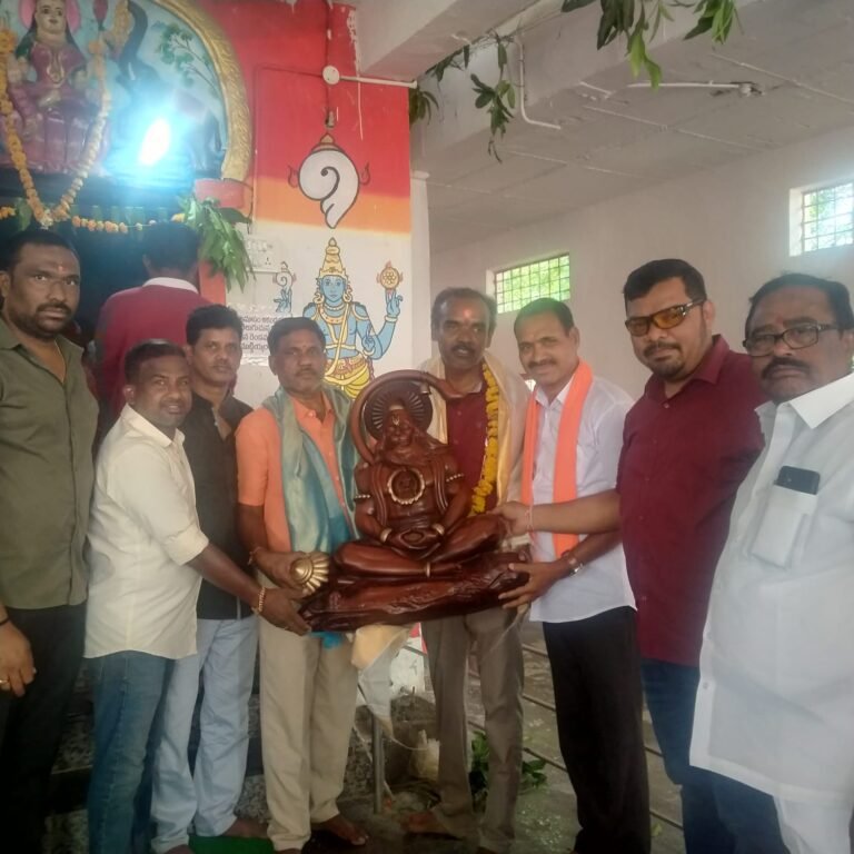 సేవకులకు సన్మానం