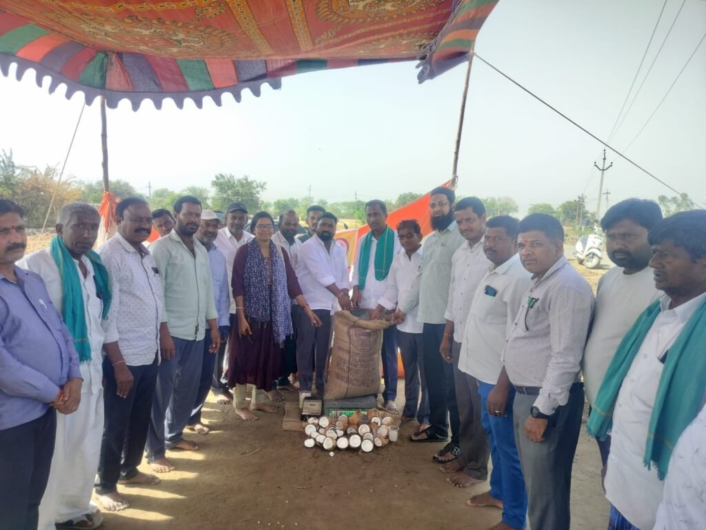 మొక్కజొన్న కొనుగోలు కేంద్రం ప్రారంభం