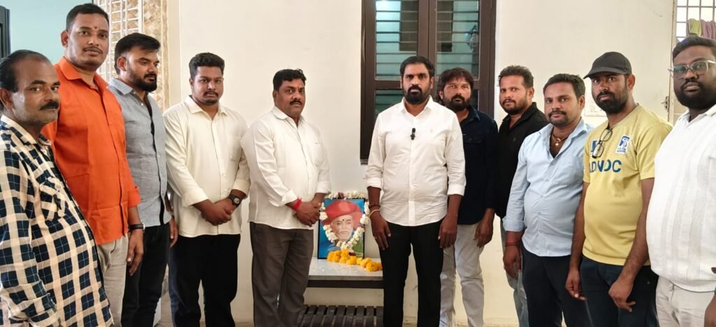 మహానీయుల స్ఫూర్తితో ముందుకు సాగాలి ఈ ఆర్ ఫౌండేషన్ చైర్మన్ ఈరవత్రి రాజశేఖర్ —–