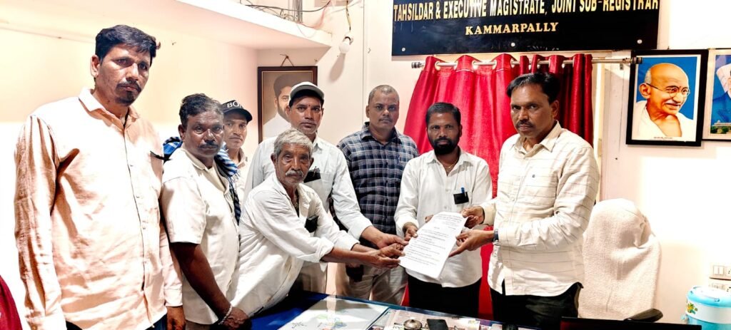 వీఆర్ఏల పెండింగ్ సమస్యలను వెంటనే పరిష్కరించాలి.