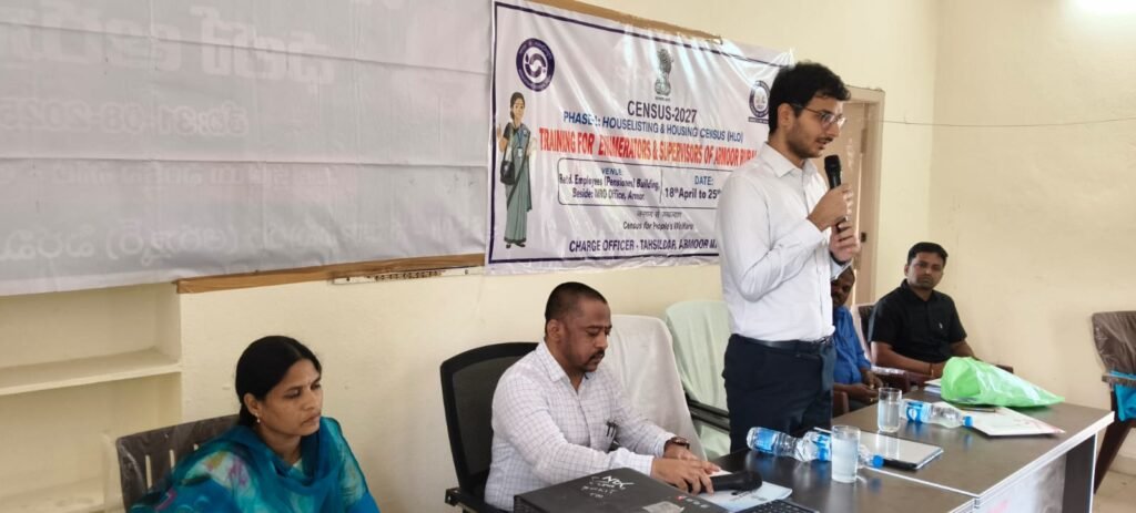 ఆర్మూర్ పెన్షనర్స్ భవన్ లో హౌస్ లిస్టింగ్,హౌస్ సెన్సెస్ పై ట్రైనింగ్ నిర్వహించిన సబ్ కలెక్టర్…