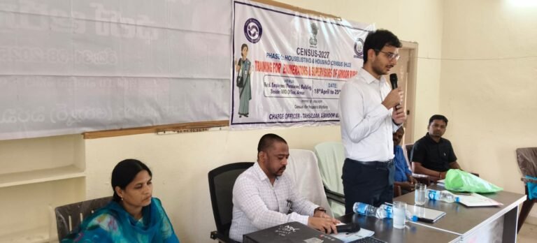 ఆర్మూర్ పెన్షనర్స్ భవన్ లో హౌస్ లిస్టింగ్,హౌస్ సెన్సెస్ పై ట్రైనింగ్ నిర్వహించిన సబ్ కలెక్టర్…