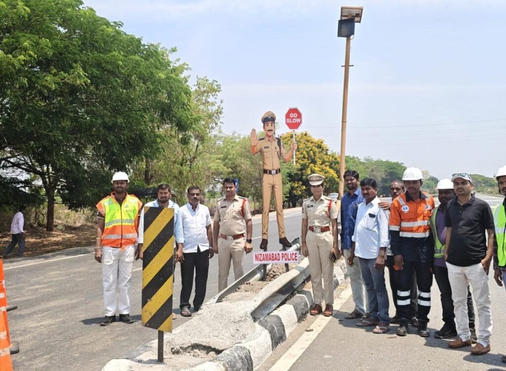 దూదిగాం నేషనల్ హైవే 44 పై అరైవ్-అలైవ్ ప్రోగ్రాం