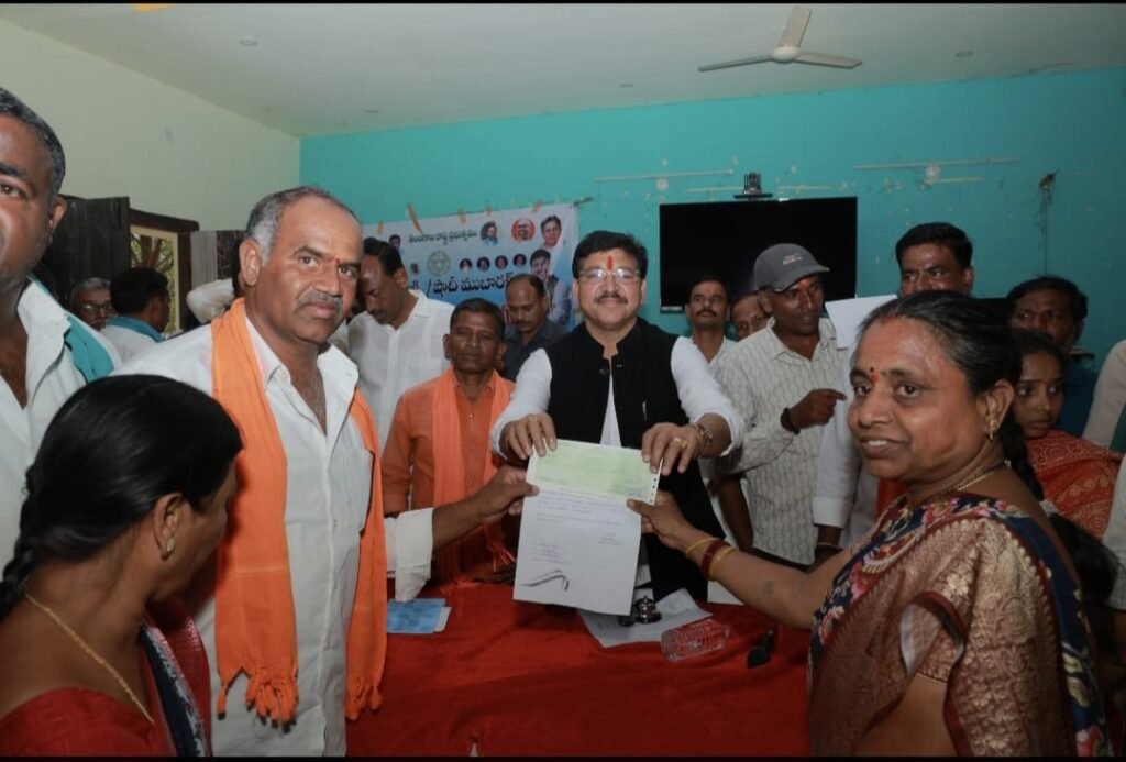 వన్నెల్ (కే) గ్రామంలో ఎమ్మెల్యే చేతుల మీదుగా కళ్యాణ లక్ష్మి చెక్కుల పంపిణీ…