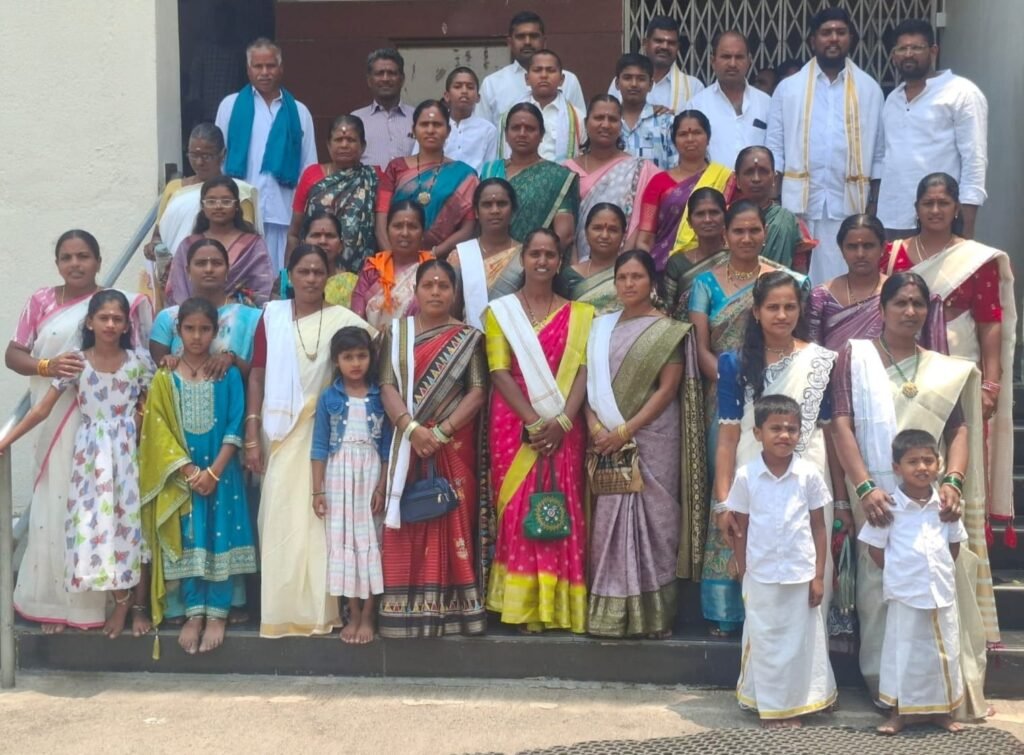 ఆధ్యాత్మిక యాత్రలో వేల్పూర్ సాయి సేవకులు..!