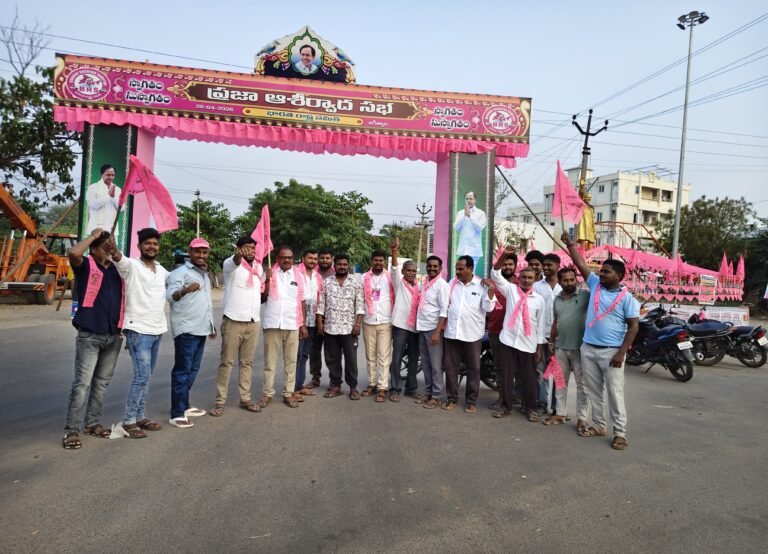 చలో జగిత్యాల సభకు బయలుదేరిన వేల్పూర్ మండల BRSనాయకులు