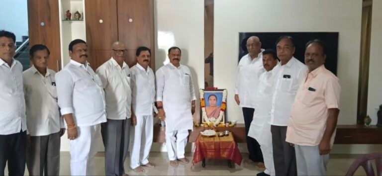నిజామాబాద్ గంగాస్థాన్ లో  పురన్ రెడ్డి కుటుంబాన్ని పరామర్శించిన మహేష్ కుమార్ గౌడ్…