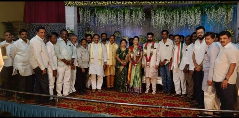 ఖాందేశ్ శ్రీనివాస్ కూతురు నిశ్చితార్థానికి హాజరైన రాష్ట్ర పీసీసీ అధ్యక్షులు మహేష్ కుమార్ గౌడ్