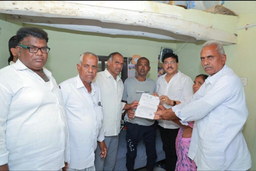 వన్నెల్ (కే) బీజేపి సీనియర్ నాయకుడు అబ్బి గంగారాం కు 5 లక్షల ఎల్వోసి అందజేసిన ఎమ్మెల్యే…