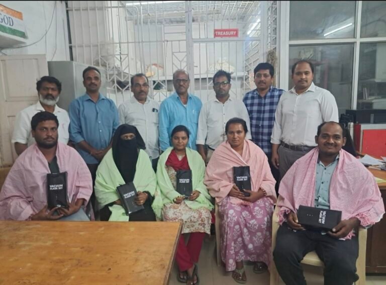 ఆర్మూర్ హెడ్ పోస్ట్ ఆఫీస్ లో పోస్ట్ మాన్ లకు, ఏబీపీఎంలకు  సన్మానం