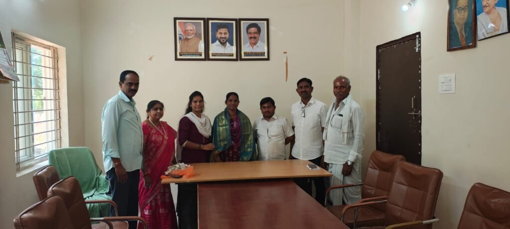 డిప్యూటేషన్ పై వెళుతున్న కార్యదర్శి రేణుకా దేవి కి  సన్మానం