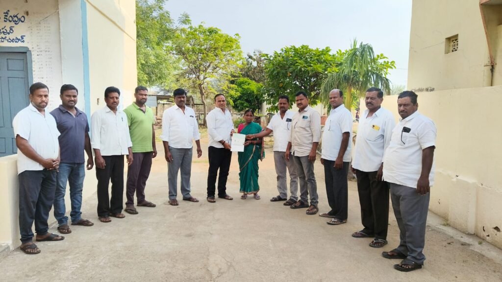 సీఎం సహాయనిధి చెక్కు పంపిణీ.
