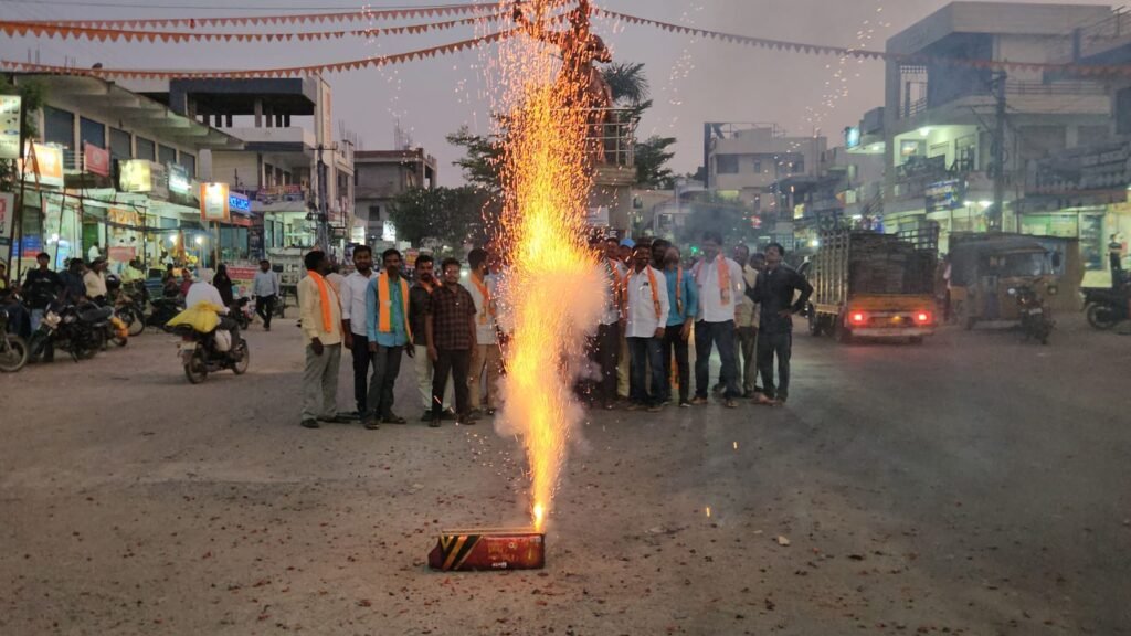 బాల్కొండ మండల కేంద్రంలో బీజేపీ గెలుపు సంబరాలు.