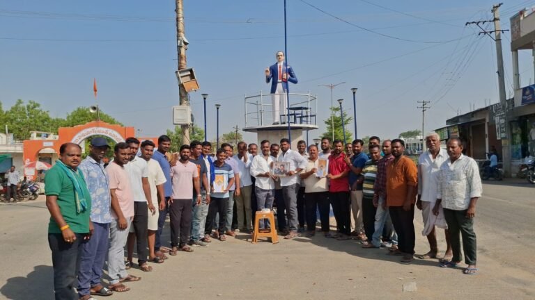 దళపతి విజయ్ విజయానికి అంబేద్కర్ యువజన సంఘం సంబరాలు..