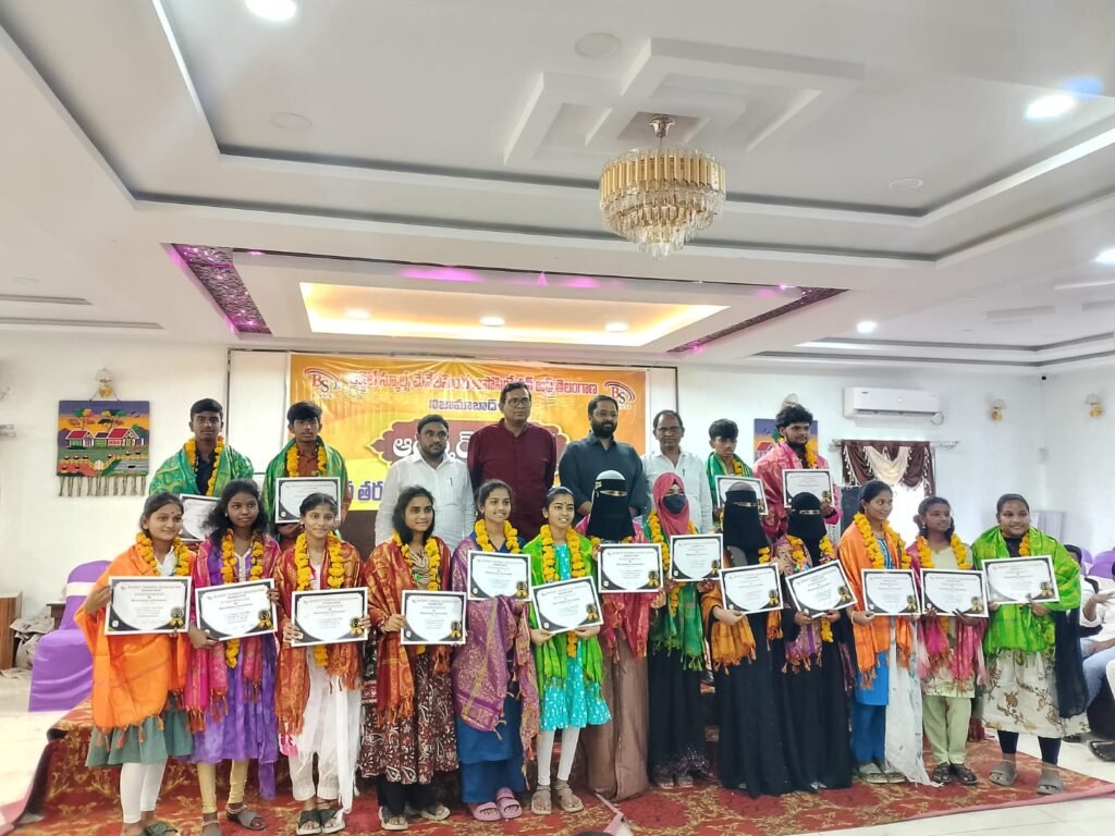 పదిలో విజేతలకు విద్యార్థులకు ప్రతిభా పురస్కారాల ప్రదానం
