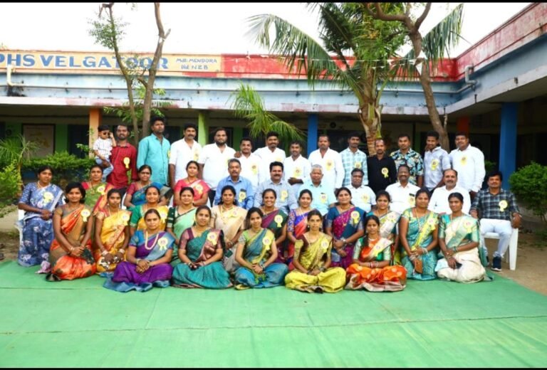 19 సంవత్సరాల తర్వాత మళ్లీ కలిసిన వెల్గటూర్ ZPHS స్నేహితులు