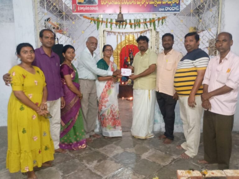 పెళ్లిరోజు కానుకగా… ముక్కంటికి లక్ష,11 వేల,116 రూపాయల వితరణ…