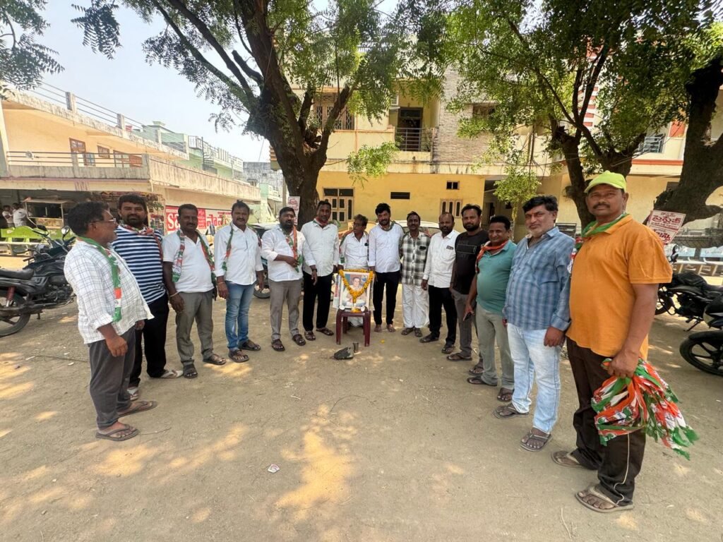 రాజీవ్ గాంధీకి ఘన నివాళులు అర్పించిన కాంగ్రెస్ నాయకులు