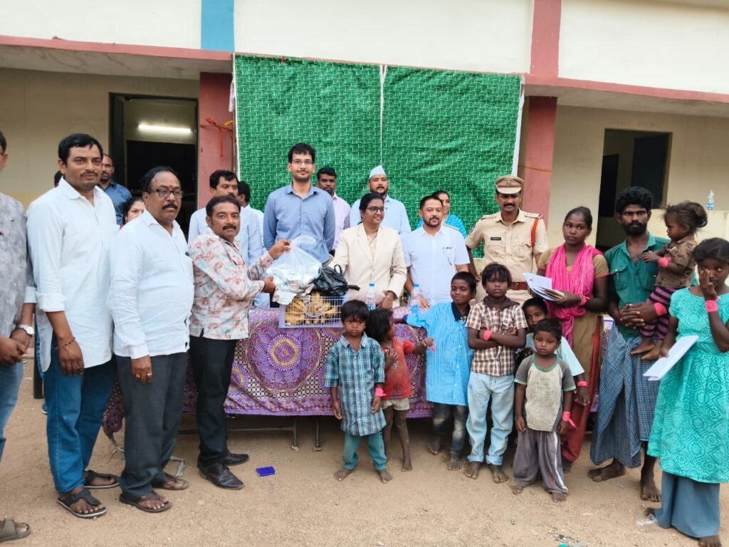 ఆర్మూర్ పట్టణంలో 40 మంది బాల కార్మికులకు విముక్తి కలిగించి ఆహార పొట్లాలు, పండ్లు, వాటర్ బాటిల్స్ అందజేసిన రోటరీ క్లబ్ సభ్యులు…