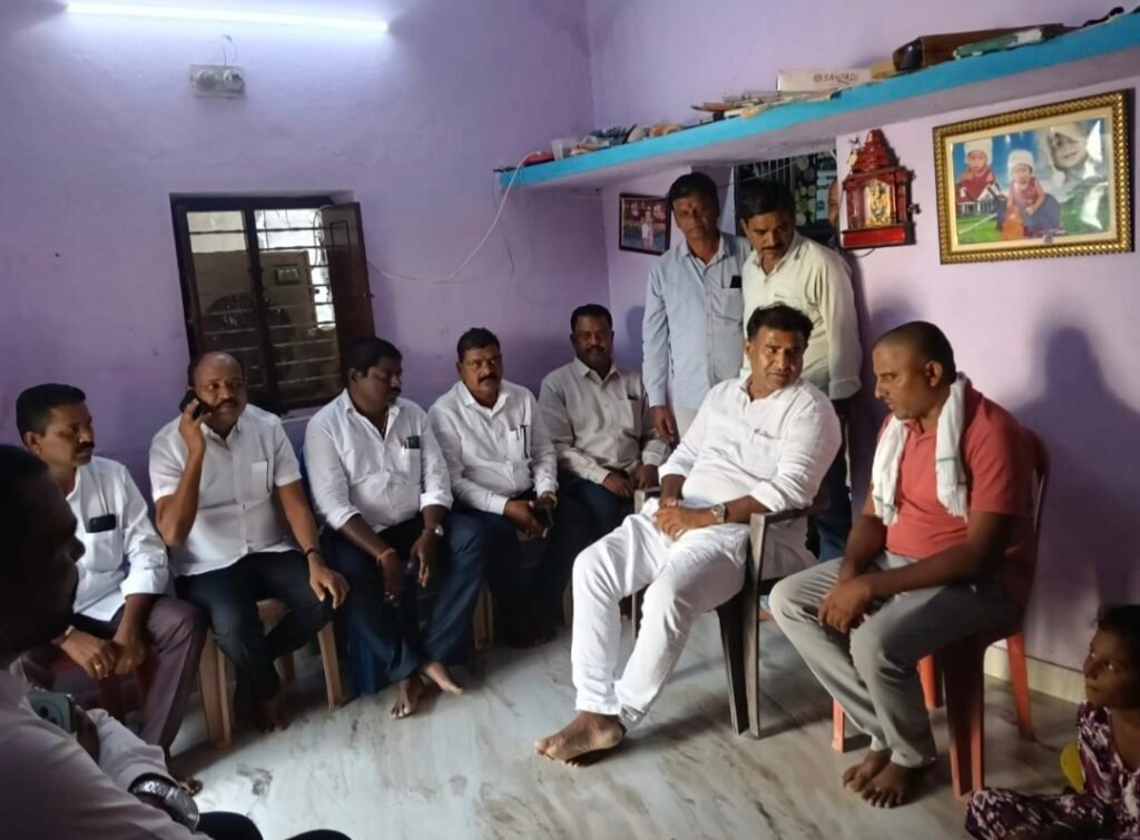 అప్పాల రాజవ్వ కుటుంబ సభ్యులను పరామర్శించిన ముత్యాల సునీల్ కుమార్