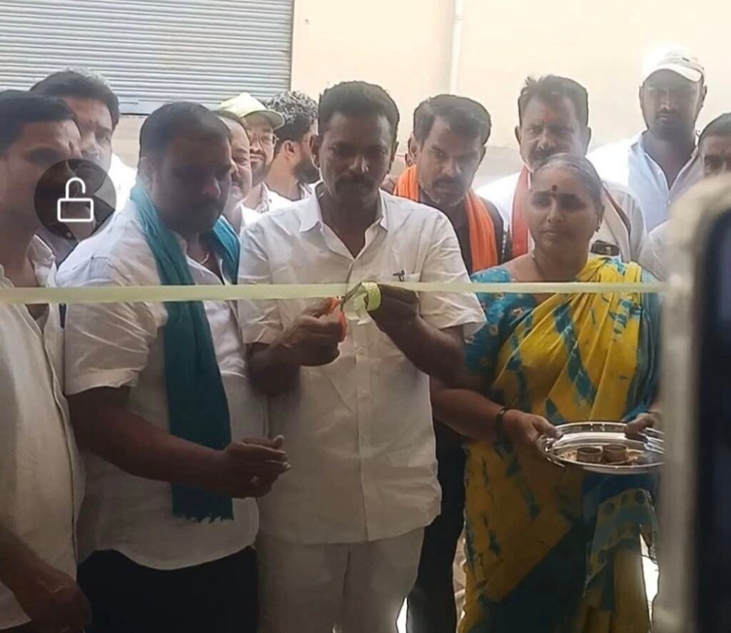 అమ్మ నాన్న ఫౌండేషన్ ఆధ్వర్యంలో “స్టీల్ బ్యాంక్” ఏర్పాటు చేసిన నందిపేట్ సర్పంచ్ సిలిండర్ లింగం…