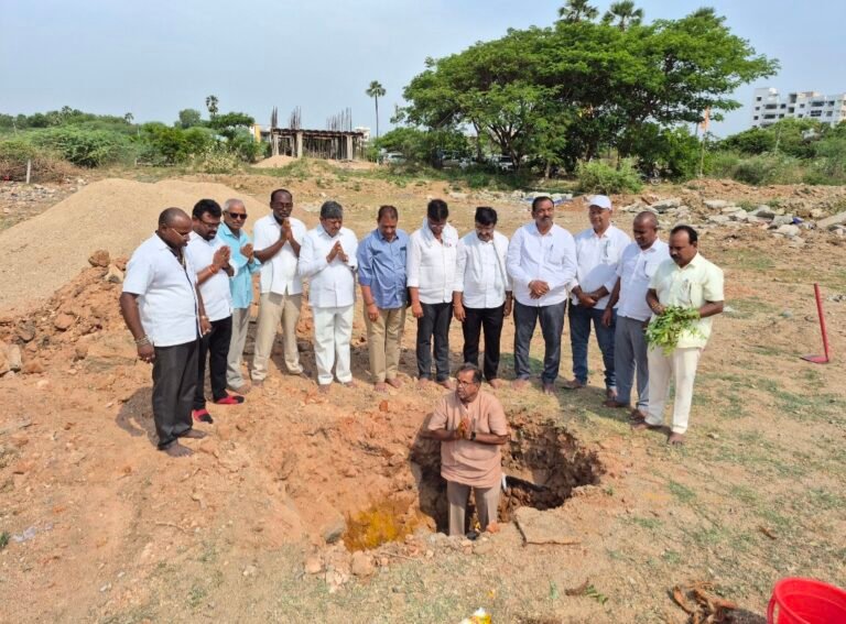 ఆర్మూర్ లో పద్మశాలి కన్వెన్షన్ ప్రహరీ గోడకు భూమి పూజ…