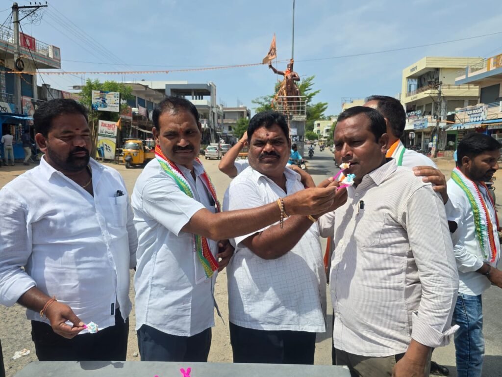 బాల్కొండ లో ఘనంగా రాహుల్ గాంధీ జన్మదిన వేడుకలు