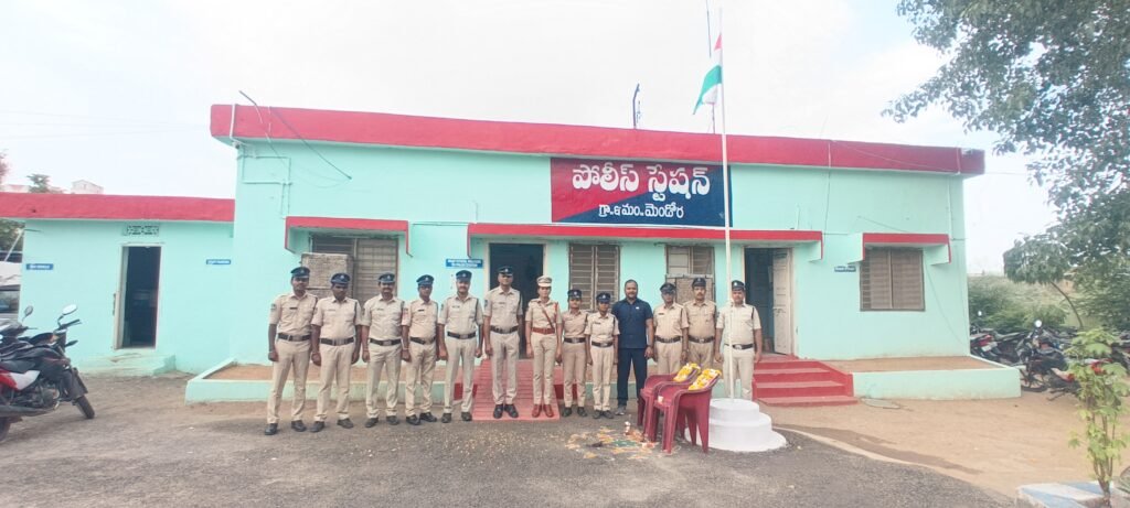 మెండోరా పోలీస్ స్టేషన్‌లో ఘనంగా తెలంగాణ ఆవిర్భావ దినోత్సవ వేడుకలు