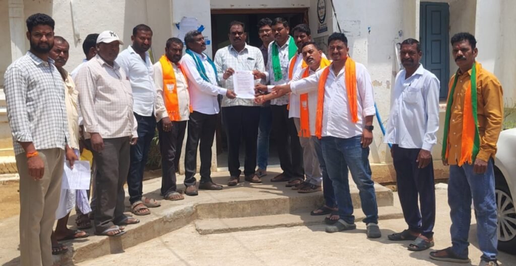 యూరియా యాప్ లో ఇబ్బందులు తొలగించాలి