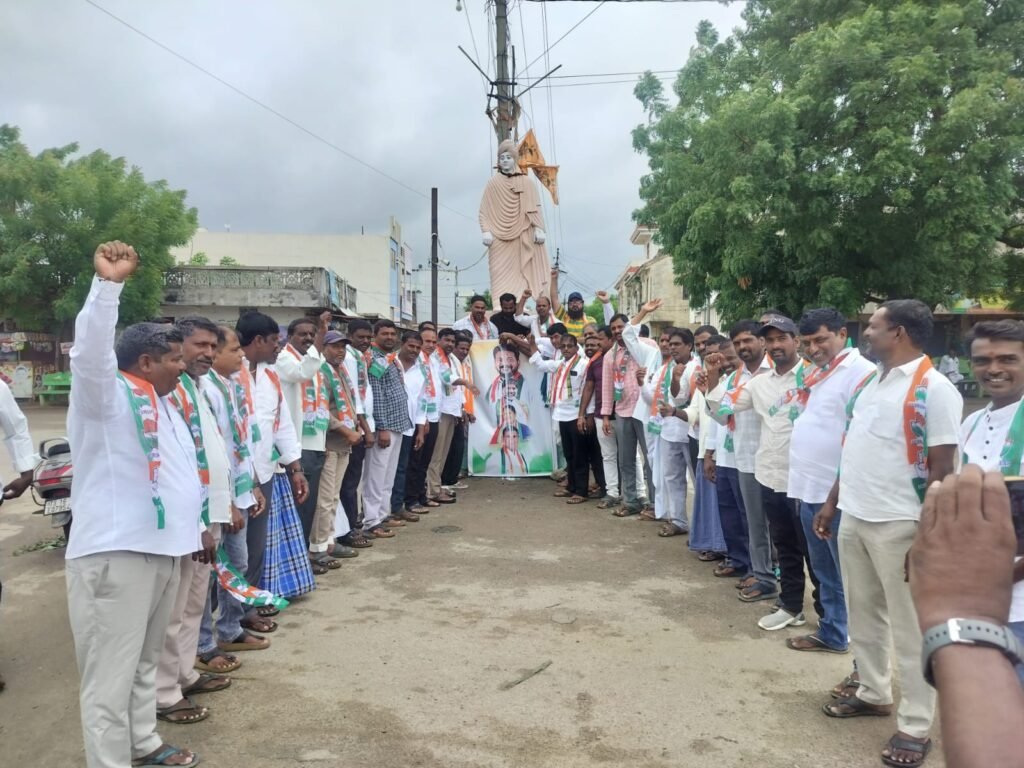 రైతు భరోసా నిధుల విడుదలతో కాంగ్రెస్ శ్రేణుల్లో సంబరాలు
