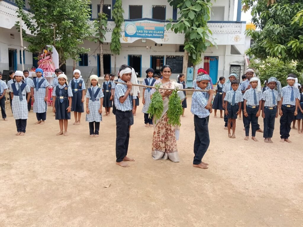 వానల కోసం శ్రీ వెంకటేశ్వర హైస్కూల్ విద్యార్థుల తపన