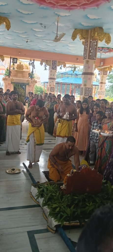 గురు పౌర్ణమి సందర్భంగా శ్రీ కళ్యాణ వెంకటేశ్వర స్వామి ఆలయంలో ఘనంగా పల్లకి సేవ