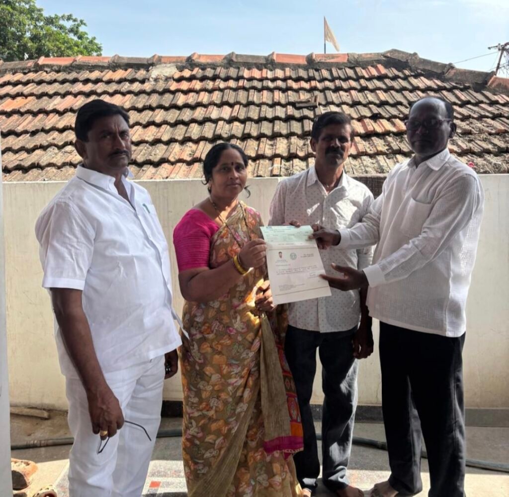 పండ్ల గంగాధర్ కు సీఎం రిలీఫ్ ఫండ్ చెక్కు మంజూరు చేయించిన మాజీ రాజ్యసభ సభ్యుడు కే.ఆర్.సురేష్ రెడ్డి…