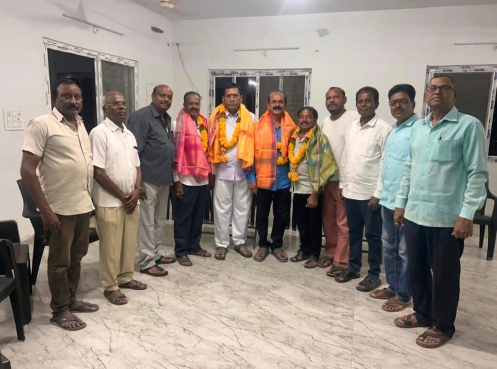 హనుమాన్ మందిర్ కమిటీ ఆధ్వర్యంలో పట్టు,చేనేత సంఘాల చైర్మన్, డైరెక్టర్లకు సన్మానం…