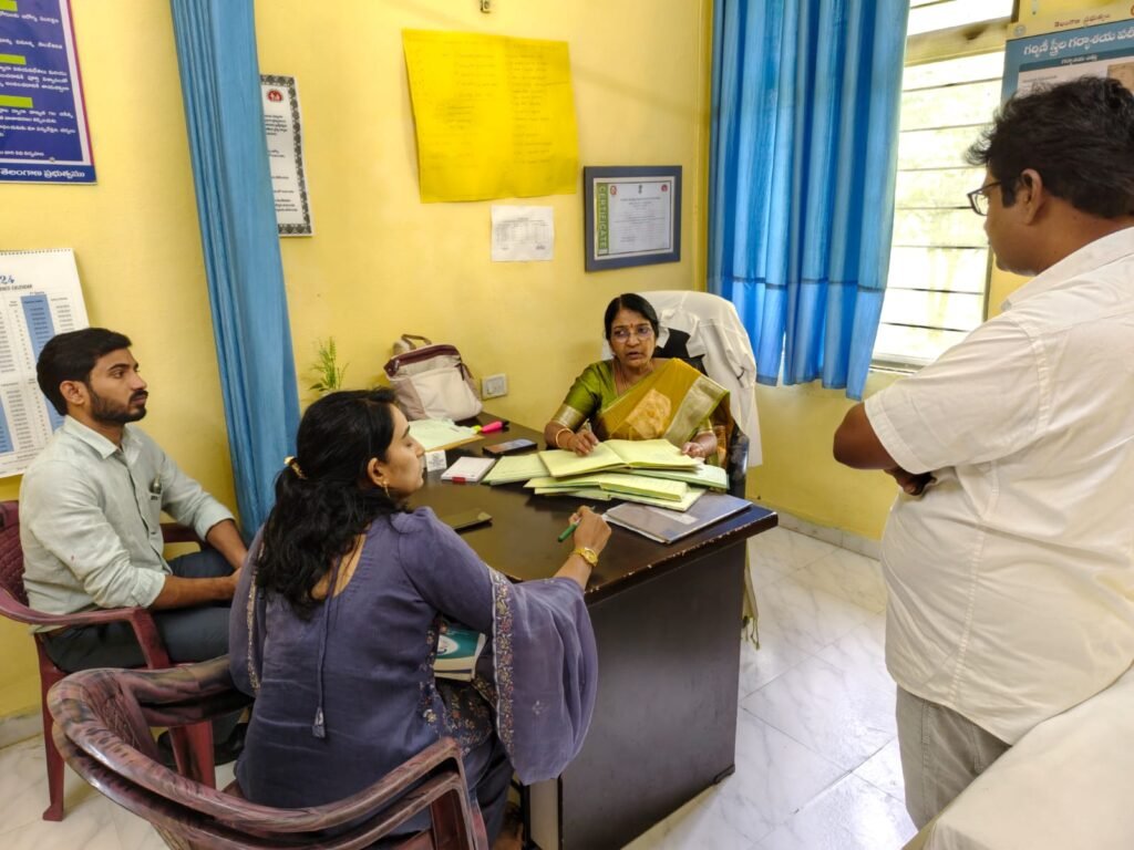 కిసాన్ నగర్ పీహెచ్‌సీలో జిల్లా వైద్యాధికారి డా. రాజశ్రీ ఆకస్మిక తనిఖీ