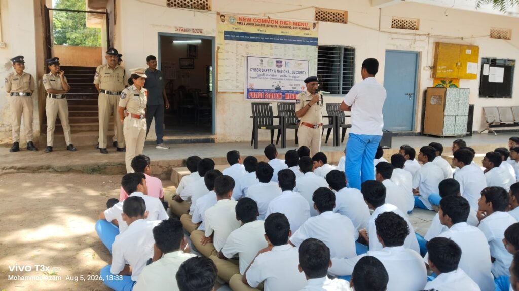 “సైబర్ నేరాలకు అప్రమత్తంగా ఉండాలి.. మత్తు పదార్థాలకు యువత దూరంగా ఉండాలి – ఆర్మూర్ ఏసీపీ వెంకటేశ్వర రెడ్డి”
