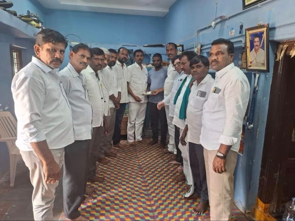 తాళ్ళరాంపూర్ సర్పంచ్ బెజ్జారం పావని కుటుంబానికి లక్ష రూపాయలు వితరణగా అందజేత…