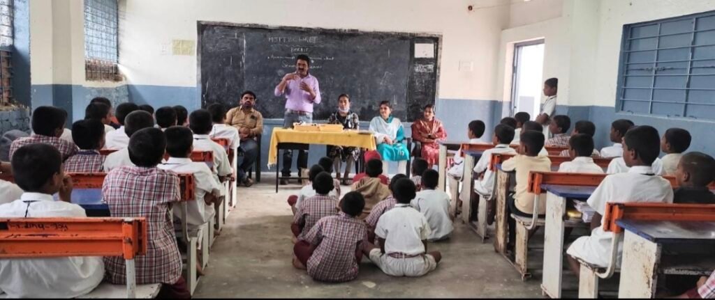 పెర్కిట్ లో ఆరోగ్య విద్య బోధించిన ఆరోగ్య విస్తరణాధికారి వై.శంకర్…
