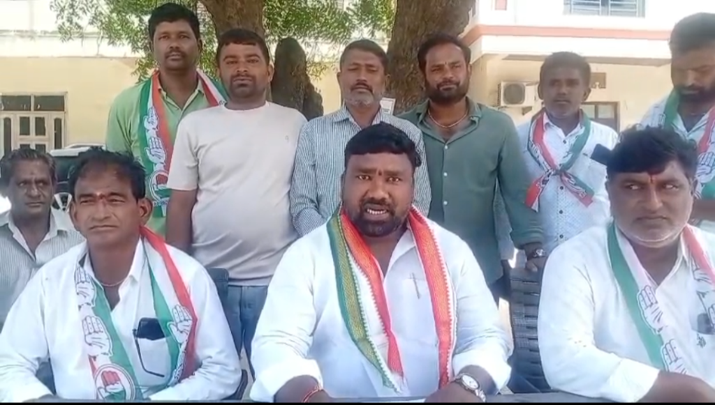 అర్హులైన నిరుపేదలకు డబుల్ బెడ్రూమ్ ఇళ్లు అందించాలి: మెండోర సర్పంచ్