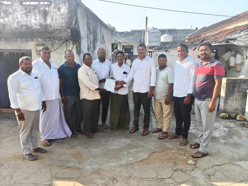 ముఖ్యమంత్రి సహాయ నిధి చెక్కుల పంపిణీ