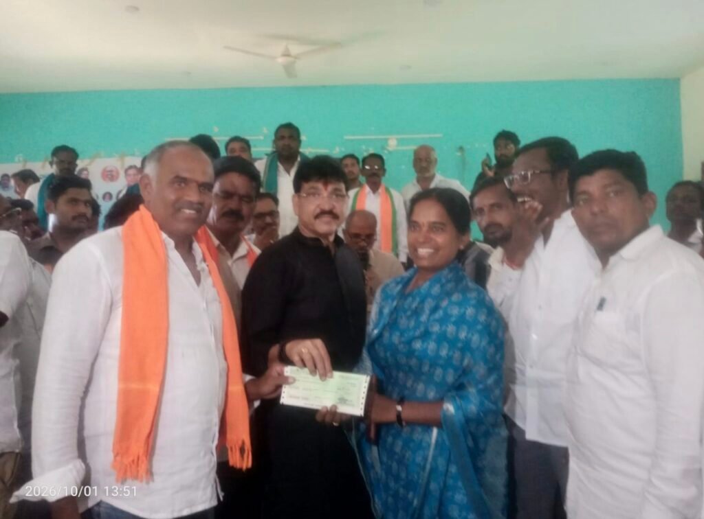 నందిపేట్ మండల కేంద్రంలో వివిధ గ్రామాలకు చెందిన లబ్ధిదారులకు కల్యాణ లక్ష్మి,షాదీ ముబారక్ చెక్కుల పంపిణీ..